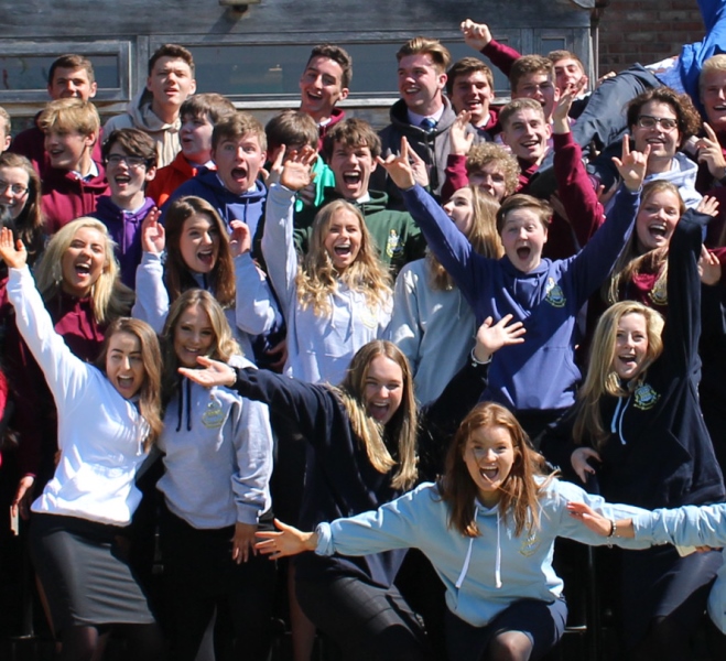 /PocklingtonSchoolMercury/images/leavers-front.jpg