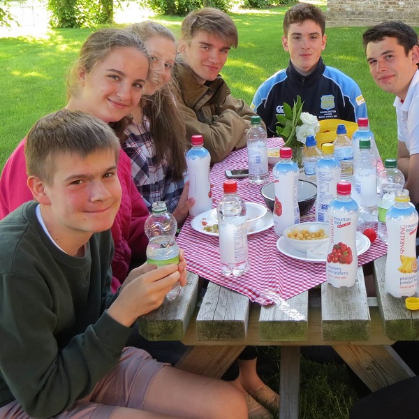 /PocklingtonSchoolMercury/images/Pocklington-school-boarders-bbq-sq.jpg