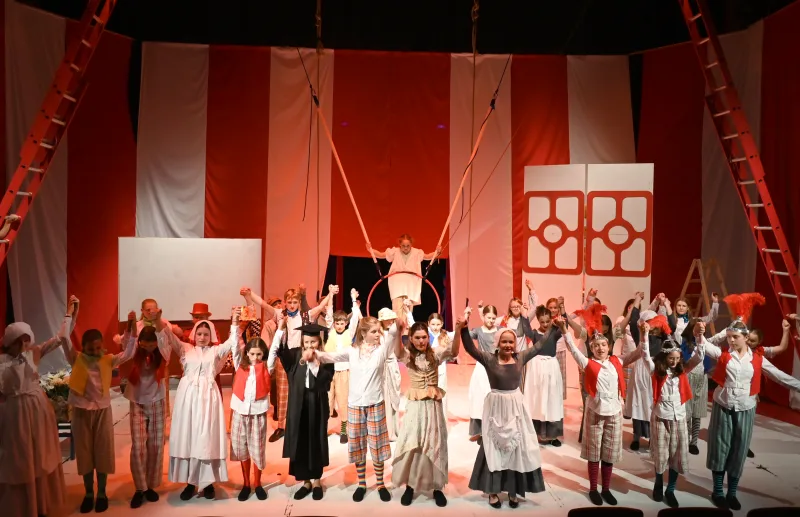 The cast of Hetty Feather standing on stage to take final bow