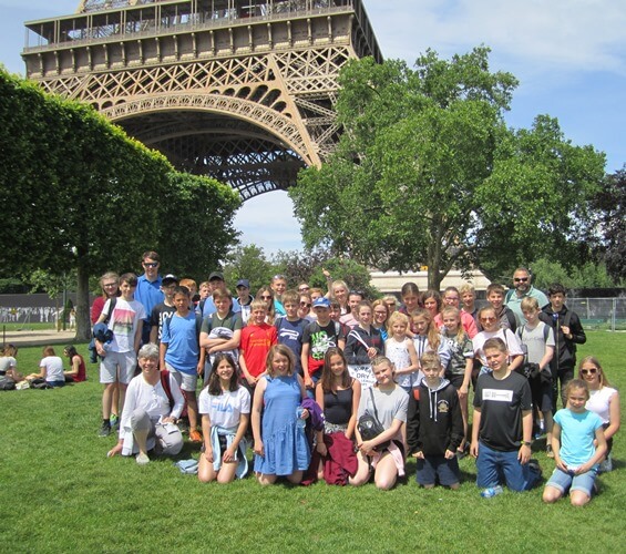 Pupils by the Eiffel Tower