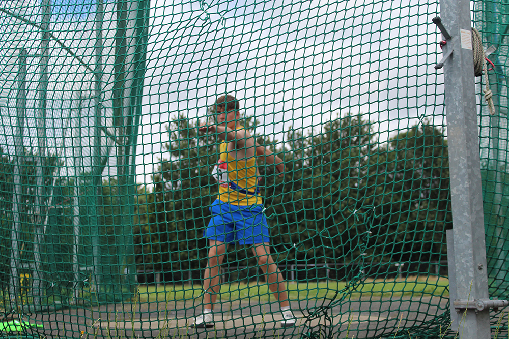 Lukas Bradshaw with discus