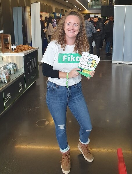 Lauren Salter from Fika, holding information leaflets about the 5 minute emotional fitness app for students at a promotional day